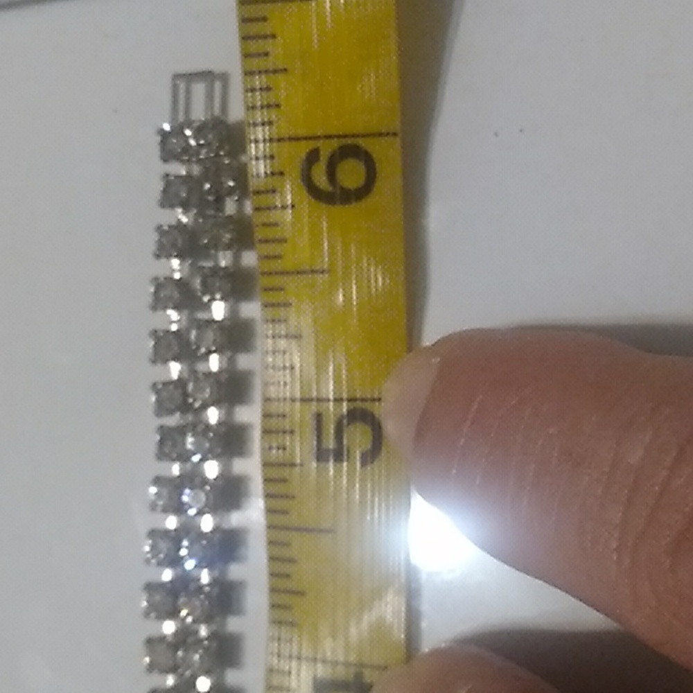 Rhinestone Bracelet Unique Setting - Picture 5 of 5